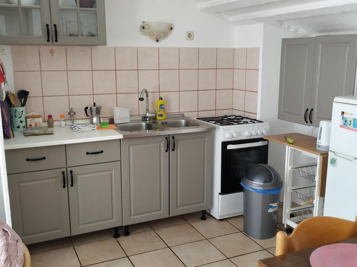 Apartmani Zlatko Pula Exterior foto