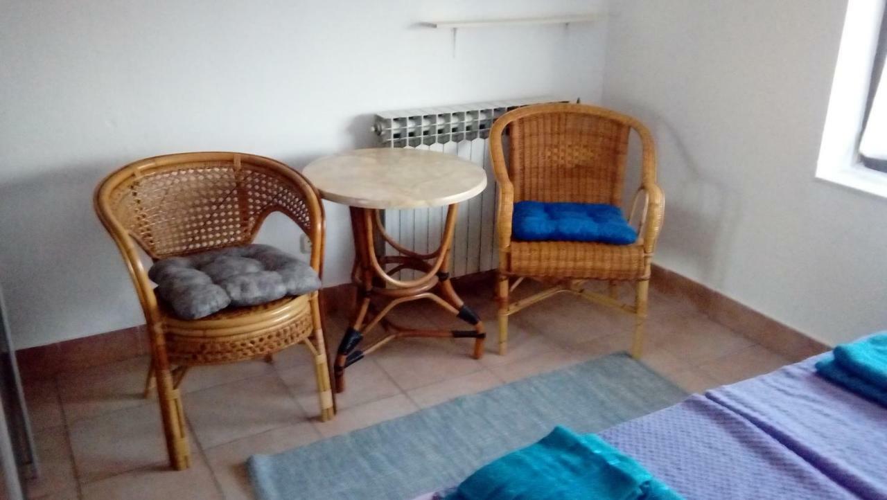 Apartmani Zlatko Pula Exterior foto