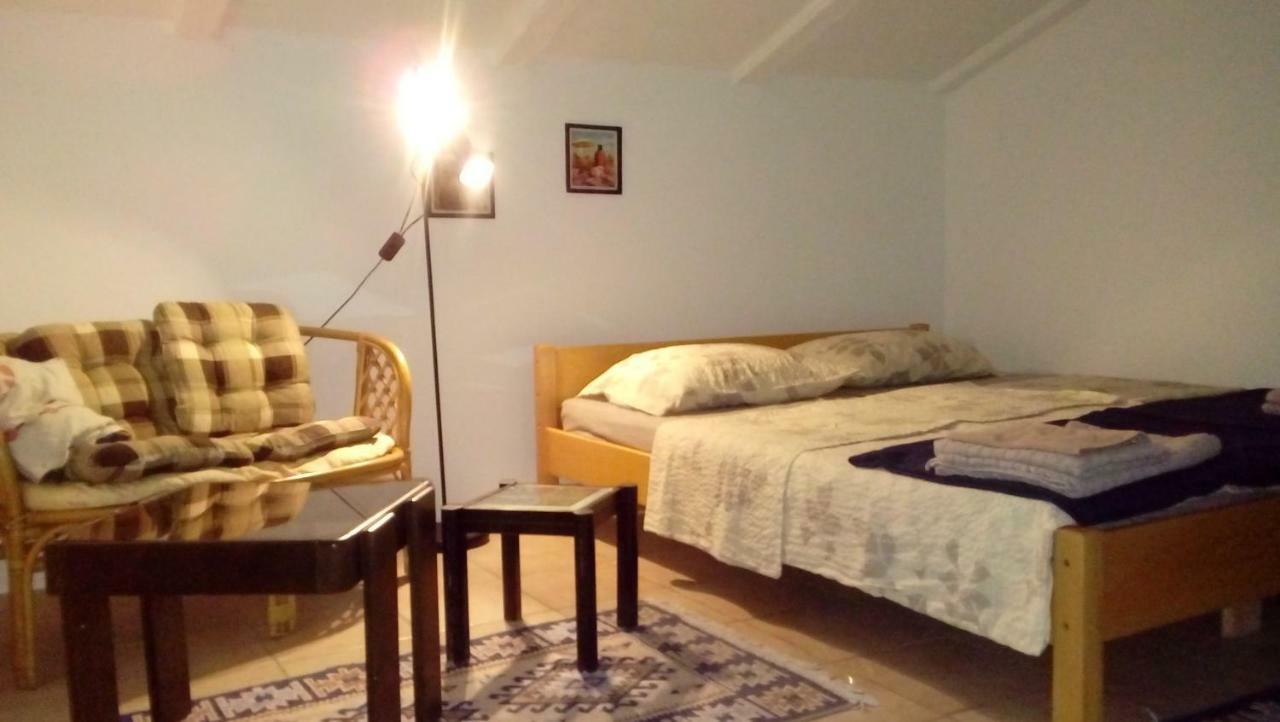 Apartmani Zlatko Pula Exterior foto